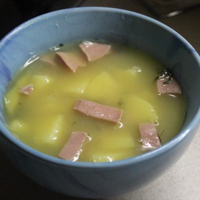 Картофельный суп с овсянкой и вареной колбасой - рецепт с фото