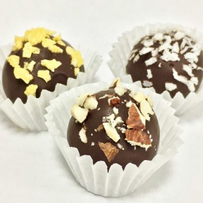 Конфеты из орехов и сухофруктов в горьком шоколаде - рецепт с фото