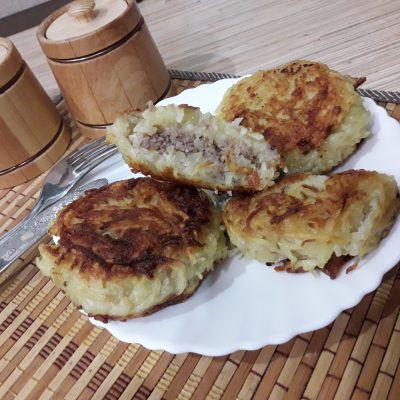 Картофельные котлеты, фаршированные с мясом - рецепт с фото