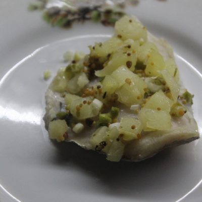 Рыбное филе под сальсой из ананасов и зелени - рецепт с фото