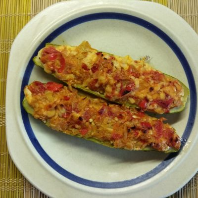 Запеченные кабачки, фаршированные помидорами и сыром - рецепт с фото