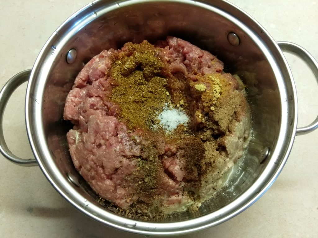 Фото рецепта - Люля-кебаб из свинины в духовке - шаг 2