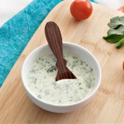 Белый соус из йогурта с травами - рецепт с фото