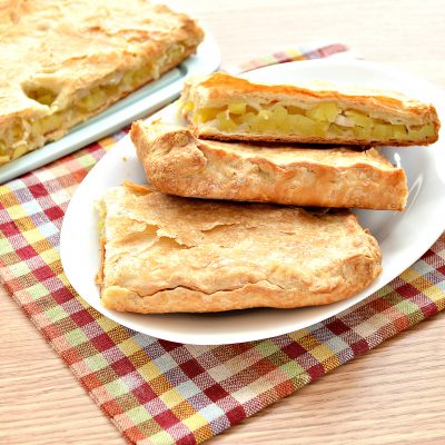 Слоеный пирог с картофелем и салом - рецепт с фото