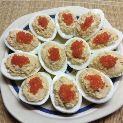 Яйца, фаршированные печенью трески - рецепт с фото