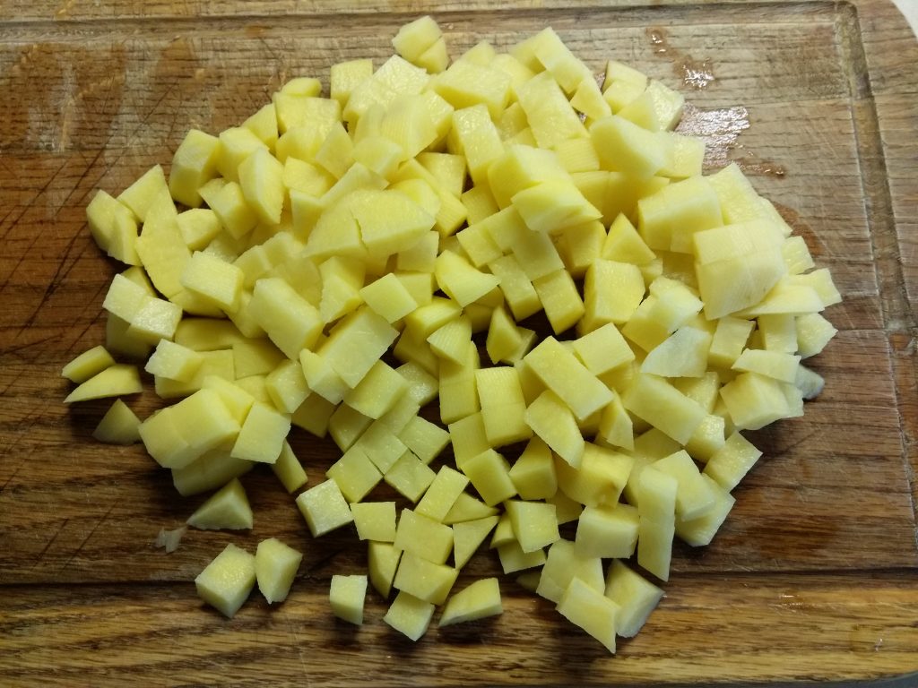 Фото рецепта - Овощной суп с горошком, кабачками и макаронами - шаг 1