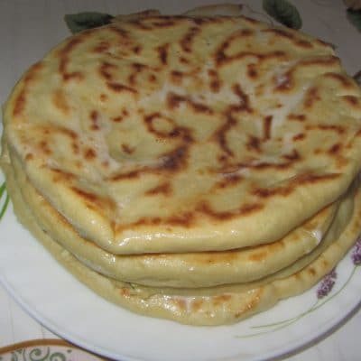 Лепешки с сыром и зеленью на сковороде - рецепт с фото