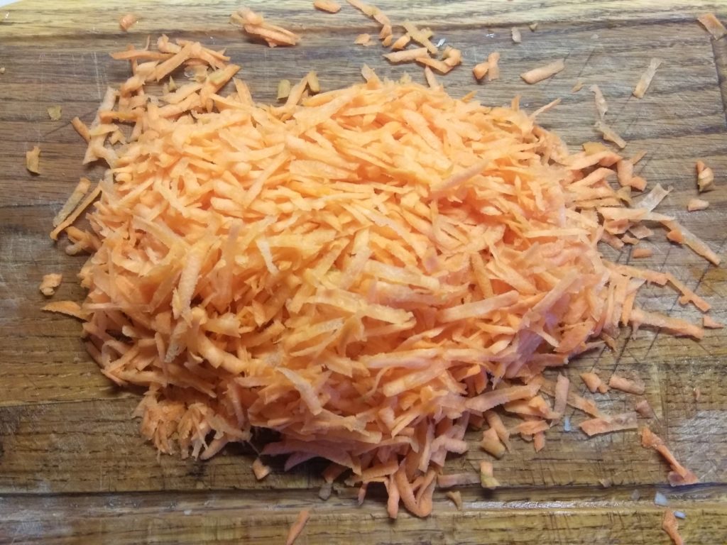 Фото рецепта - Паштет из куриной печени с чесноком и морковью - шаг 3