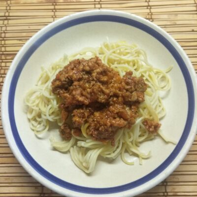 Спагетти под томатно-мясным соусом - рецепт с фото
