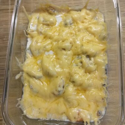 Мидии, запеченные в духовке в сметанном соусе под сырной корочкой - рецепт с фото