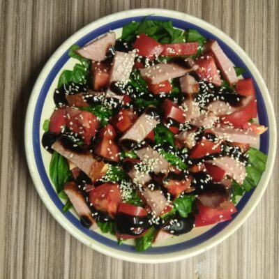 Салат со шпинатом, перцем, помидорами и балыком - рецепт с фото