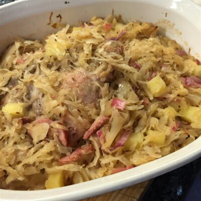 Свиные отбивные с квашеной капустой и картофелем - рецепт с фото
