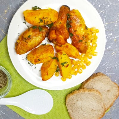 Куриные крылышки с картофелем в духовке - рецепт с фото
