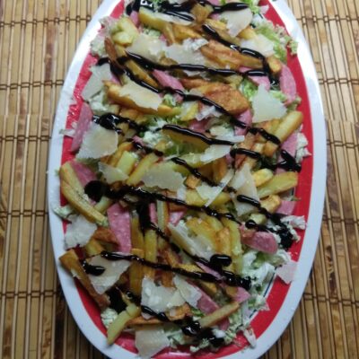 Салат с капустой, салями и жаренной картошкой - рецепт с фото