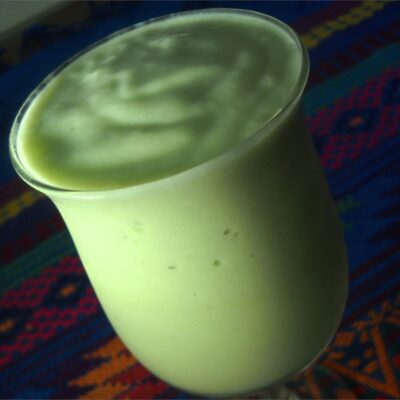 Молочный смузи из авокадо - рецепт с фото