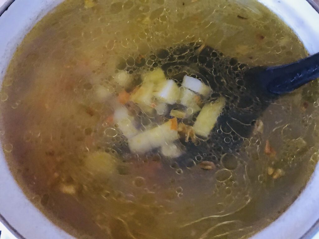 Фото рецепта - Овощной суп на свином бульоне - шаг 6