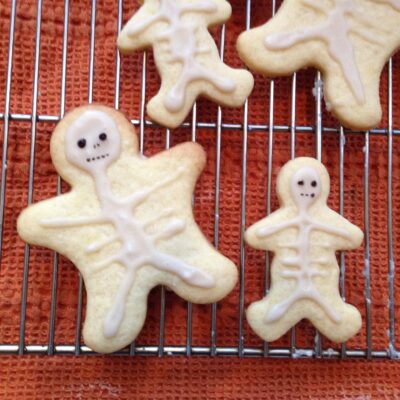 Печенье со скелетами на Хэллоуин - рецепт с фото