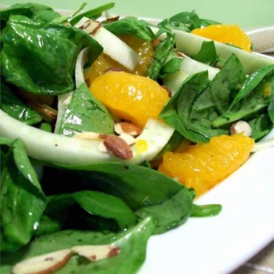 Салат из шпината с апельсинами - рецепт с фото