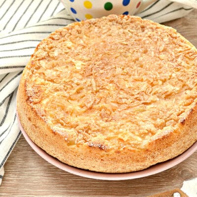 Быстрый заливной пирог с тертыми яблоками - рецепт с фото