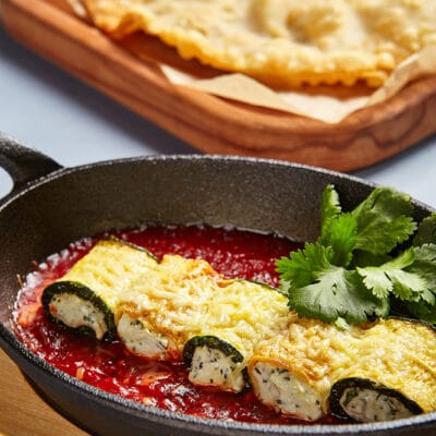Рулетики из кабачков с сыром в томатном соусе - рецепт с фото