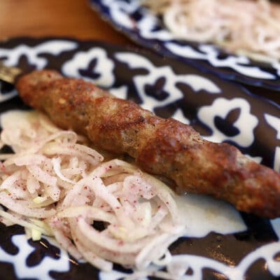 Сочный люля-кебаб из говядины, с добавлением курдючного жира - рецепт с фото