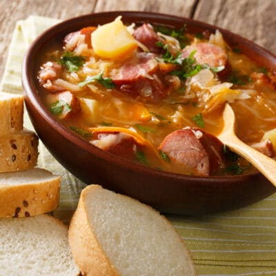 Суп из квашеной капусты и колбасок - рецепт с фото