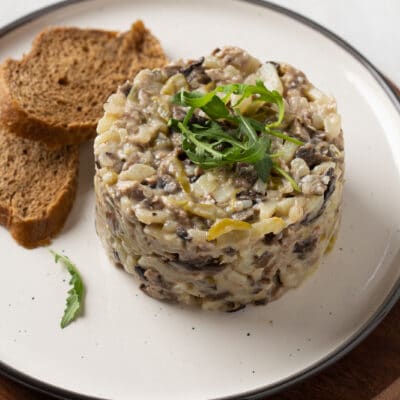 Салат с грибами, говядиной и картофелем - рецепт с фото