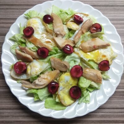 Куриный салат с капустой и яйцами - рецепт с фото