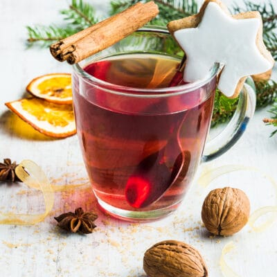 Ягодный чай из вишни и малины - рецепт с фото