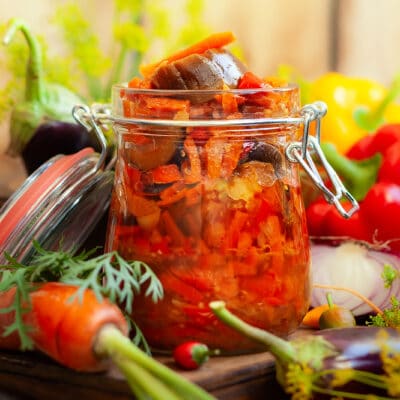 Овощной салат из баклажанов на зиму - рецепт с фото