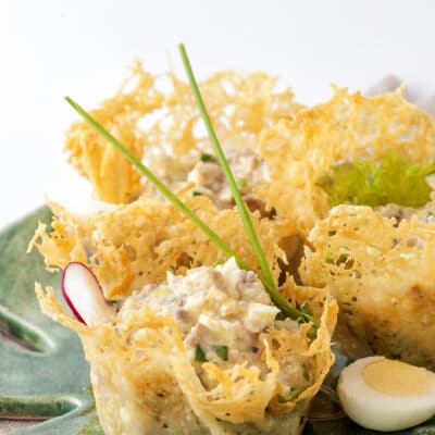 Салат из языка в сырных корзиночках - рецепт с фото