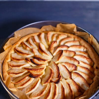 Яблочный пирог с корицей - рецепт с фото