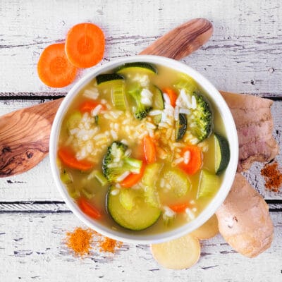 Рисовый суп с овощами и имбирем