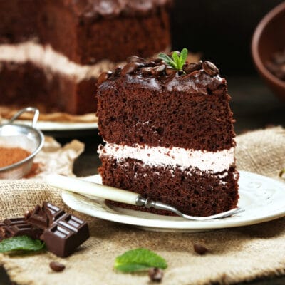 Шоколадный торт с кремом из творога и сгущенки - рецепт с фото