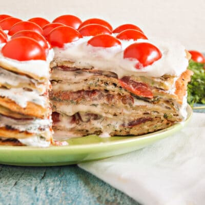 Торт из кабачковых блинов с помидорами - рецепт с фото