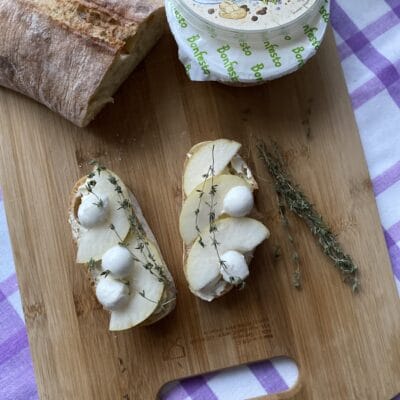 Брускетта с сыром и грушей - рецепт с фото