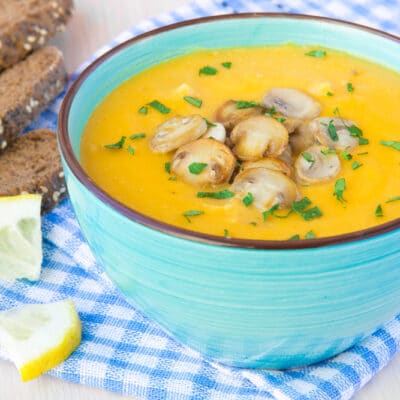 Тыквенный суп-пюре с жареными грибами - рецепт с фото