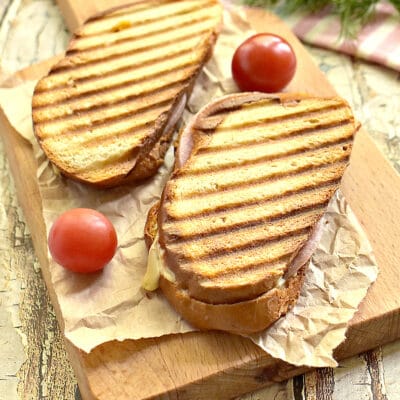 Сэндвич с ветчиной и сыром в электрогриле - рецепт с фото