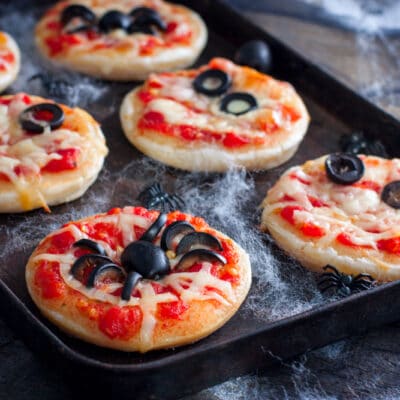 Мини-пицца с помидорами и сыром - рецепт с фото