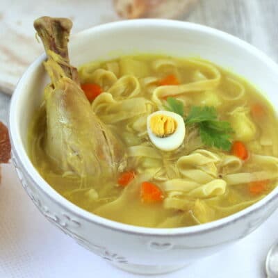 Куриный суп с лапшой домашнего приготовления