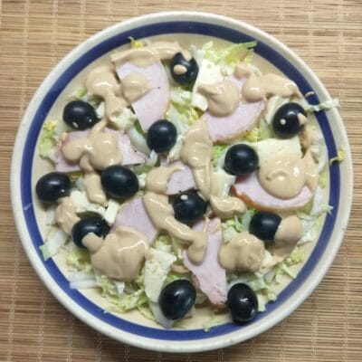 Салат со свиным балыком, сыром Бри и виноградом - рецепт с фото