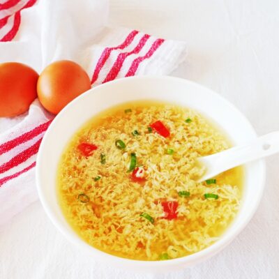 Яичный суп на курином бульоне - рецепт с фото
