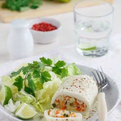 Кальмары фаршированные с рисом и овощами - рецепт с фото