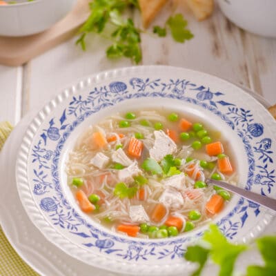 Куриный суп с вермишелью, морковью, зеленым горошком - рецепт с фото