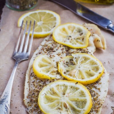Запеченная рыба с лимоном и специями - рецепт с фото