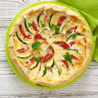Несладкий открытый пирог с овощами и сливочным сыром - рецепт с фото
