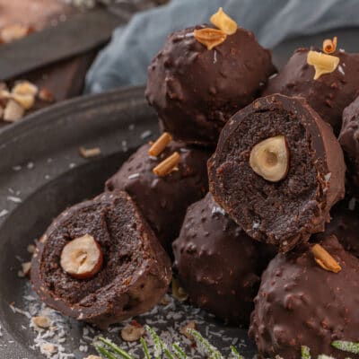 Шоколадные конфеты с орехами (кейк-попсы) - рецепт с фото