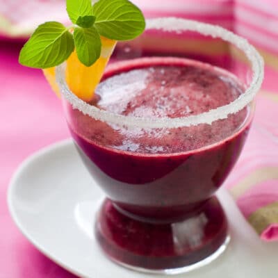 Смузи из замороженных ягод - рецепт с фото