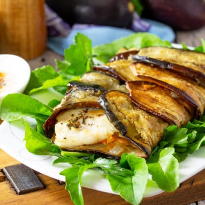 Запечённая рыба с овощами в баклажанах - рецепт с фото