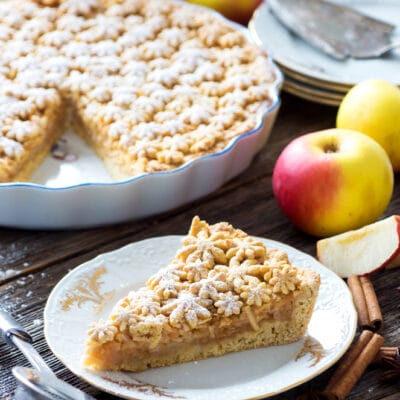 Открытый пирог с тертым яблоком - рецепт с фото